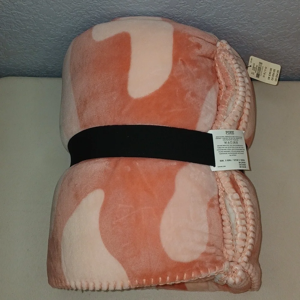 Victoria’s Secret Blanket VS Pink Camo Sherpa Blanket VS PINK Blanket 🆕️ Rare!
